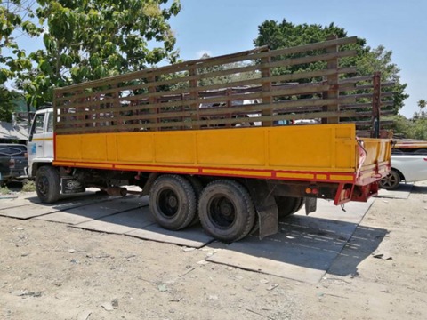 รถบรรทุกสิบล้อคอกสูงให้เช่า